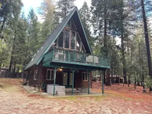Cozy A-Frame + Lassen + Hot Tub