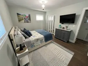 Amazing Spacious 4-bedroom house in charming Hackettstown with AC, WiFi