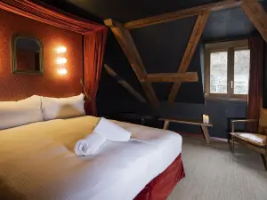 Peanut Medieval Lodge