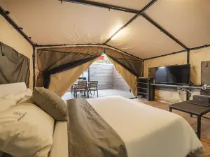 Patio Hotel & Monster Village