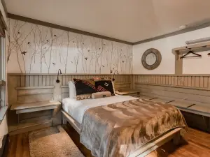 Highland Haven Creekside Inn