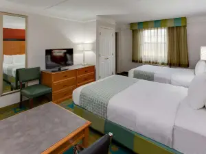 La Quinta Inn by Wyndham Pittsburgh Airport