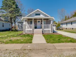 Pet-Friendly Carlinville Rental w/ Large Backyard!