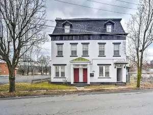 Troy Townhome 10 Mi to Downtown Albany!