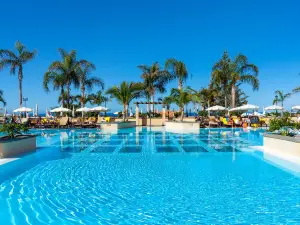 แกรนด์ เอฟ กราน คอสตา อาเดเฮ