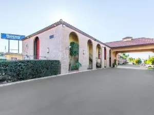 Red Tile Inn