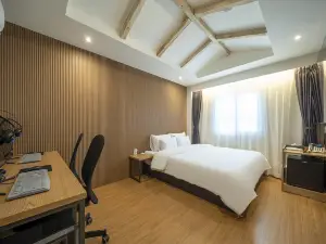 Changwon Sangnam-Dong Hotel T.T