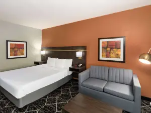 La Quinta Inn & Suites by Wyndham Olathe