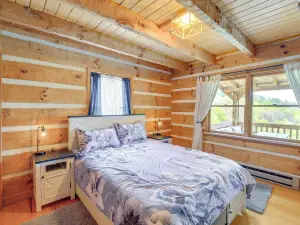 Ashe County Log Cabin Mountain-View Deck, Sauna