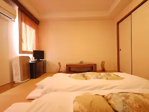 Purple Hotel Futsukaichi
