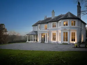 Huntsland House
