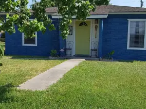 Magnolia Beach cottage  good for families or fishing groups