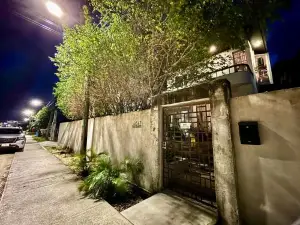 Stylish Apartments - 10 Minutes to Airport & Water Taxi, Close to Best Western