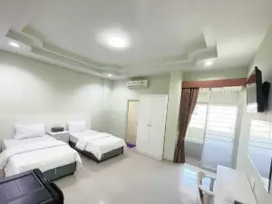 Grand Charoonrat Apartment