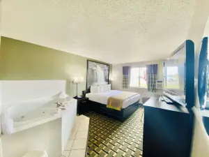 Super 8 by Wyndham Grand Rapids/Wyoming