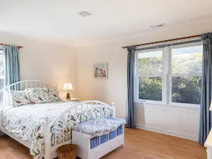 Oceanfront Escape - Elevator, Parking, Internet, Grill