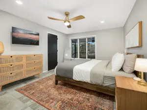 Hot Tub, Private Dock and Scenic Lake Access - Charming Oasis