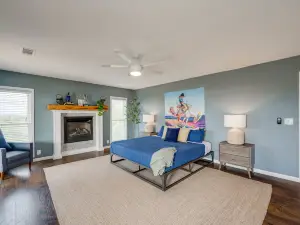 Scenic Lakeside Haven - Firepit, Pickleball, EV Charger