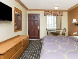 ซุปเปอร์ 8 บายวินด์แฮม อาซูซา