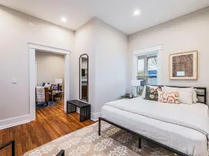 Charming 2-bedroom house newly updated in tranquil Franklin, walk to the square