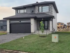 Ottawa-Rockland New 4 beds house, 5 minutes to Ottawa River.