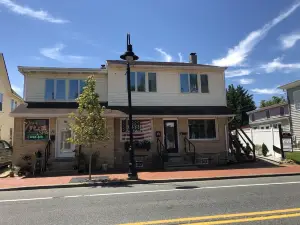 Uniquely Historic & Quaint Room in the center of downtown Middletown,DE