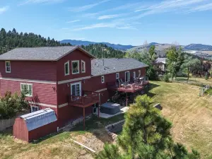 9 Mi to Helena: Mtn-View & Hot Tub at Huge Home