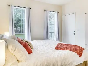 Walkable Location: Quaint Cottage in Forest Grove!