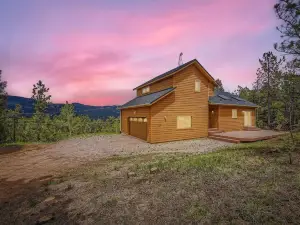 Pine Cabin 3 Bedroom Home