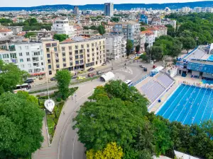 Panorama Hotel - Free EV Charging Station