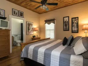 Calhoun House Inn & Suites