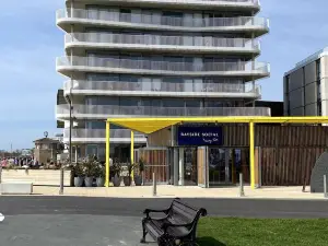 Worthing Beach 180 - 2 Bed Seafront with Parking