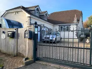 Rosemary House Brs Airport Accommodation