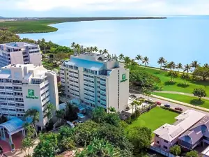 Cairns Harbourside Hotel