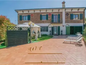 Villa Antique Con Piscina Idromassaggio in Verona, Veneto, Italia