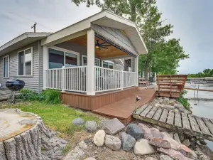 Anglers Cottage on Lake Cornelia Pets Welcome!