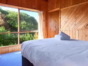 Rustic by the Sea ~ a Timeless Holiday Retreat!