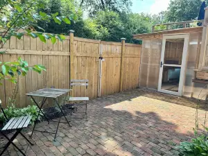 Charming Apartment in Quiet Neighborhood