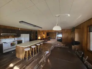 Sleeps 14+ spacious home overlooking Heise.