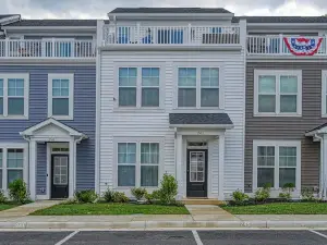 BRAND NEW Lakeview Townhome Oasis!