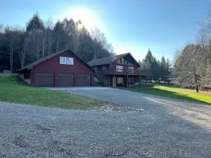 Elk Mountain Chalet - Private retreat on 12 acres with a pond and stream
