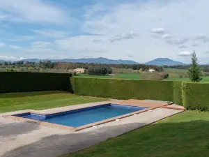 Vibranr Holiday Home in Aiguaviva with Swimming Pool