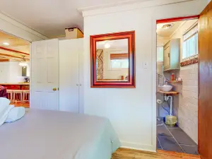 Jewelbox Cottage - Lakefront home with fireplace, private dock, canoe & SUPs