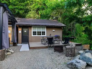 Barefoot Villas Cabin 1 Beaver w/ Hot Tub
