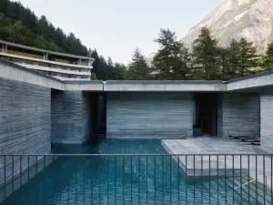 7132 Hotel Vals