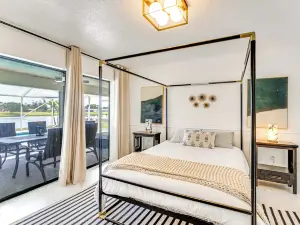 Group Getaway: Luxe Lakeside Gem in Port Charlotte