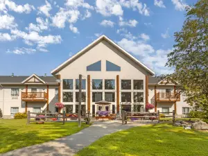 Best Western Plus Valemount Inn  Suites