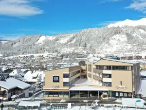 斯拉德明土伊藍酒店