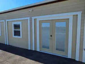 5BR Private Retreat On Acreage + Near Liberty