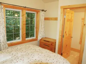 Snowline Cabin #34 - Great English Tudor-Style Home with Hot Tub! Now with Wifi!